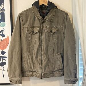 ‼️ SALE $20 TODAY ONLY‼️ ✦ Levi’s ✦ Men’s Military Green Jacket  ✦ Size S ✦